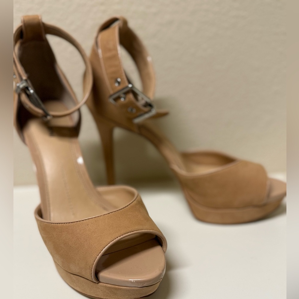 Gianni Bini nude/beige leather platform sandals with ankle straps, size 11M